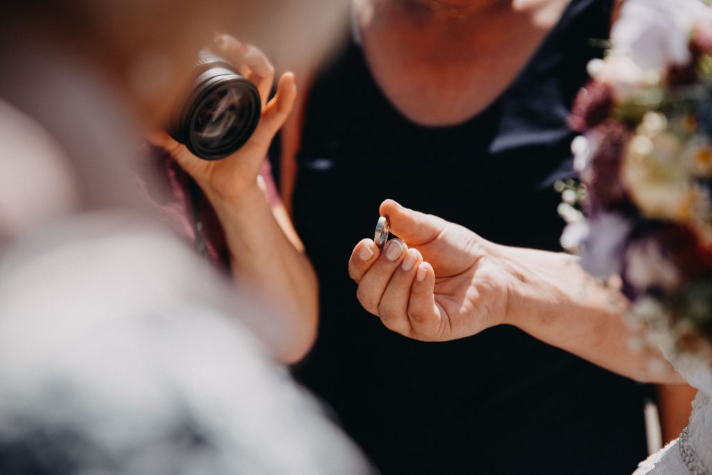 Hochzeitsfotograf David Kohlruss natürliche Hochzeitsfotos Berlin vintage wedding Hochzeitsreportage Bilder Fotograf Schorfheide Hotel am Döllnsee Schloss Lichterfelde
