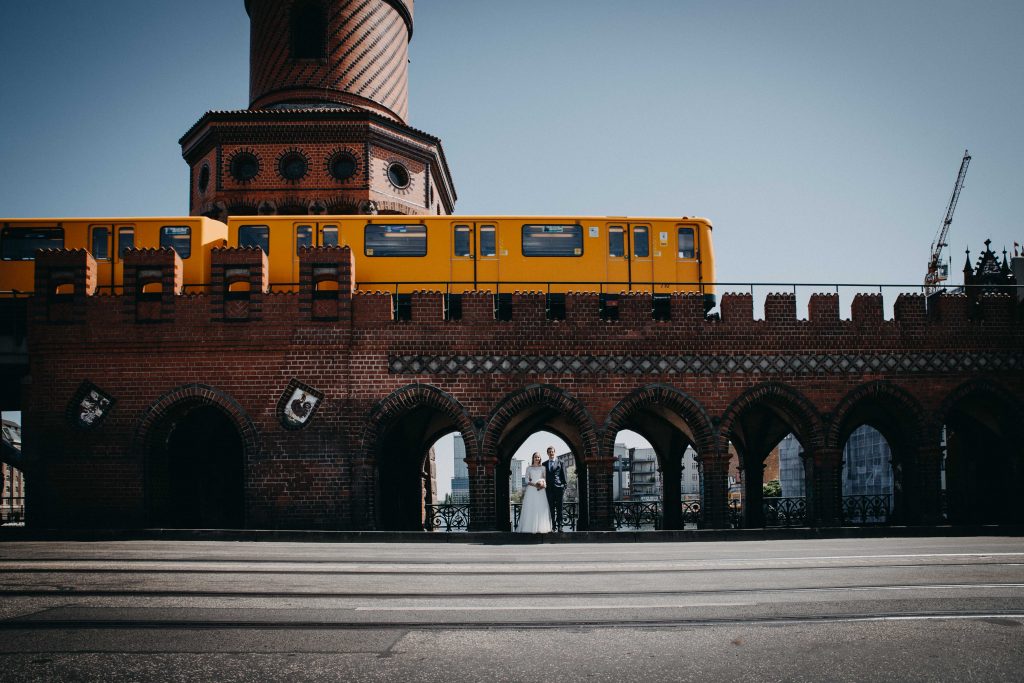 Hochzeitsfotograf David Kohlruss natürliche Hochzeitsfotos Berlin vintage wedding Hochzeitsreportage Bilder Fotograf Potsdam Gendarmenmarkt Alexanderplatz
