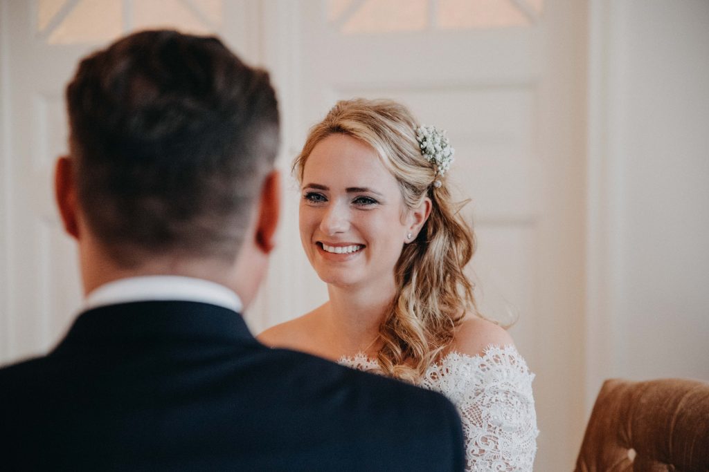 Hochzeitsfotograf David Kohlruss natürliche Hochzeitsfotos Berlin vintage wedding Hochzeitsreportage Bilder Fotograf Villa Contessa Bad Saarow